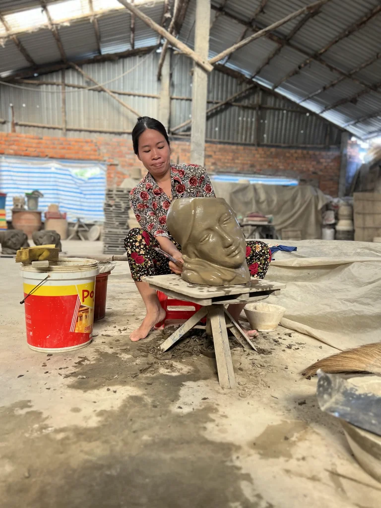 Usine de poterie dans le delta du Mekong